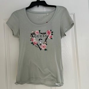 Guess t shirt size small NWT